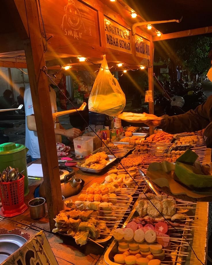 Jajanan di pinggir jalan