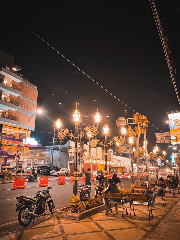 Suasana malam di Kayutangan